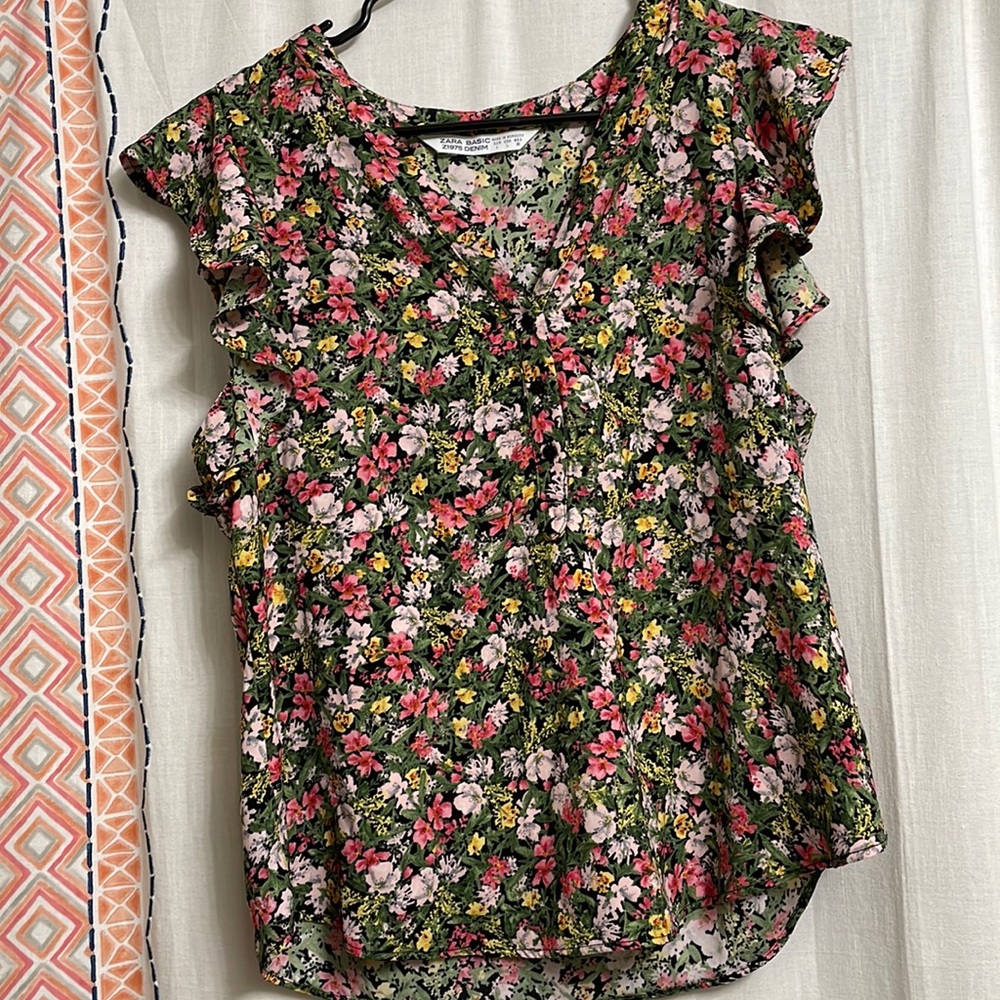 NWOT Zara floral top
